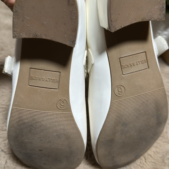 Kelly & Katie Lil Eva Heeled, light Beige Girls Shoes with Perls Size 6 - Picture 8 of 8